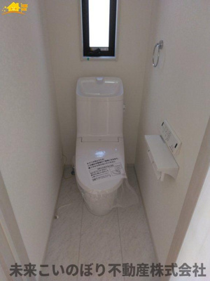 【トイレ】 | AiTOWN久喜市久喜東1丁目2号棟 | シンプルな機能を搭載したトイレ。家族みんなが使う場所だからこそ清潔にこだわりたいですね。