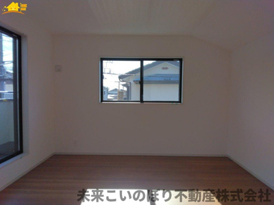 【寝室】 | AiTOWN久喜市久喜東1丁目2号棟 | 主寝室は大型ベッドもラクラク設置できます♪ゆとりある動線も確保でき、ゆったりとお寛ぎいただけます♪