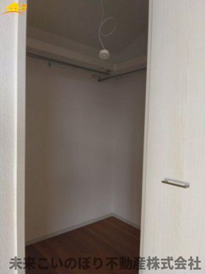 【収納】 | AiTOWN久喜市久喜東1丁目2号棟 | たくさん収納可能なウォークインクローゼットがあるので、収納家具を置かずにお部屋がスッキリ！