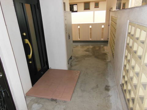 ウイングシャトー壺川の玄関