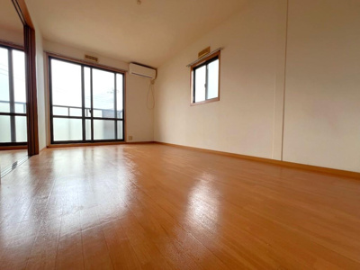 【居間・リビング】 | サンプラザＣ | ※202号室の画像です