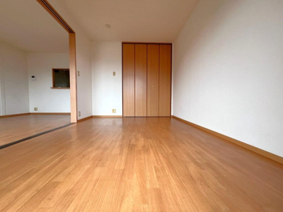 【居間・リビング】 | サンプラザＣ | ※202号室の画像です