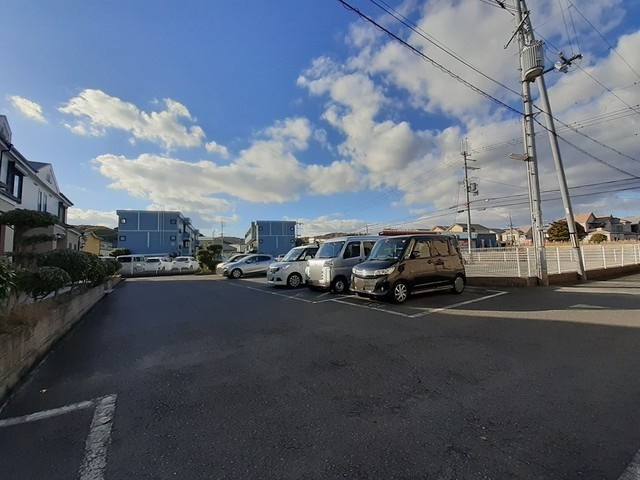 サンクレストの駐車場