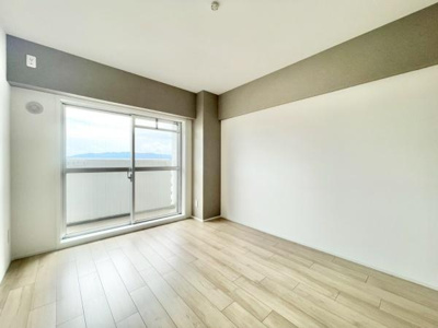 【子供部屋】 | ステーションプラザ泉ヶ丘 | 通風・採光にも優れ、心地よい光と風があふれています。 贅沢といえるほどの豊かな居住性と、プライドを満たすクオリティが見事に調和した住空間。