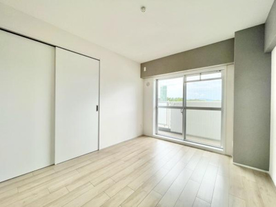 【洋室】 | ステーションプラザ泉ヶ丘 | 本を読んだり趣味の時間を楽しんだり家の中でひとり静かになれる空間