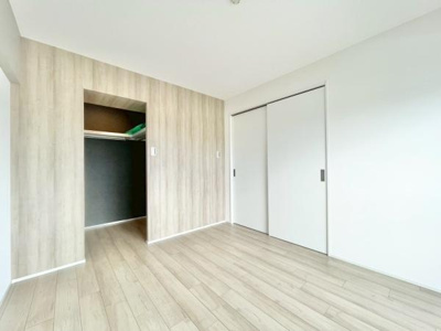 【洋室】 | ステーションプラザ泉ヶ丘 | 約5.1帖の洋室！WIC付きのお部屋になります！