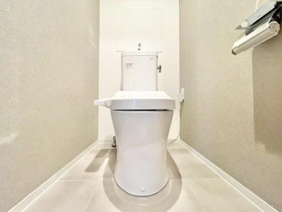 【トイレ】 | ステーションプラザ泉ヶ丘 | 節水型でエコなトイレには、今では当たり前のウォシュレット付き。便座を温める機能付き！