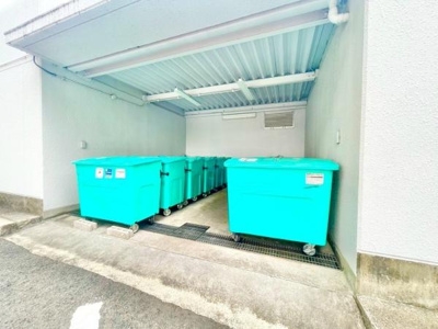 【その他共用部分】 | ステーションプラザ泉ヶ丘 | 敷地内ゴミ出し場。きちんと分別されていてキレイなゴミ出し場所になっています！