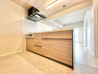 【キッチン】 | ステーションプラザ泉ヶ丘 | ご夫婦や親子での料理をする時間が楽しくなる使い勝手の良い、広いワークトップ♪