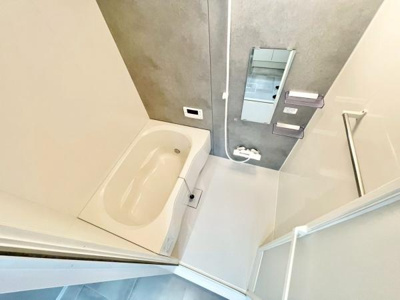 【浴室】 | ステーションプラザ泉ヶ丘 | アクセントパネルで落ち着きのある雰囲気を演出♪毎日の疲れを癒やすバスタイムを。