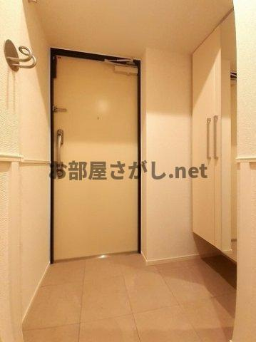 プラムツリー神楽坂【ペットOKの有名デベロッパー施工のマンション／11月中旬入居可】の玄関|落ち着いた玄関です