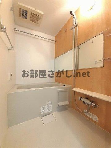 プラムツリー神楽坂【ペットOKの有名デベロッパー施工のマンション／11月中旬入居可】の浴室|きれいなお風呂です