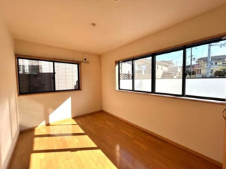 【洋室】 | ２階洋室６帖(南側)