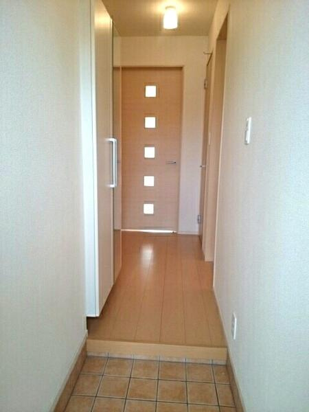 ヴィラ　ピース　Ａの玄関