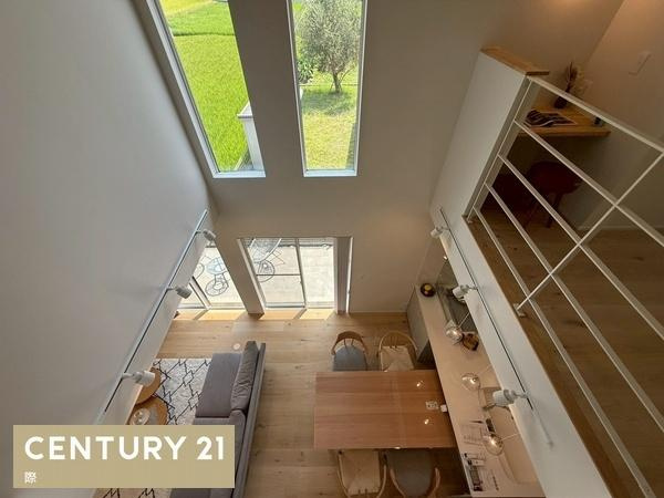 海南市且来　新築戸建の居間・リビング