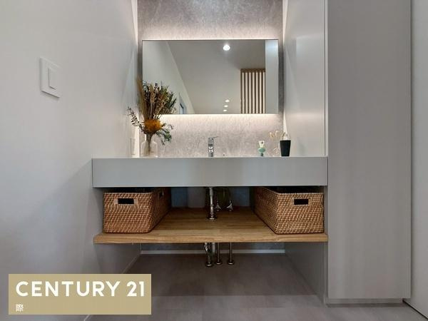 海南市且来　新築戸建の独立洗面台