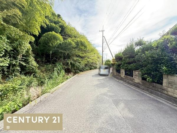 和歌山市日野　中古戸建の前面道路含む現地写真