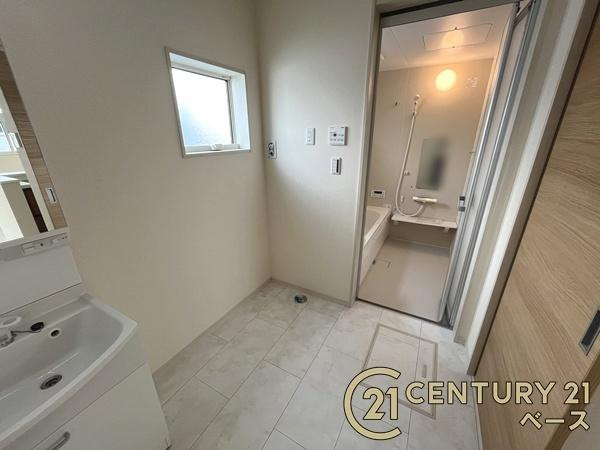 リーブルガーデン泉台 ２号棟 ／新築一戸建の独立洗面台|■現地撮影写真■