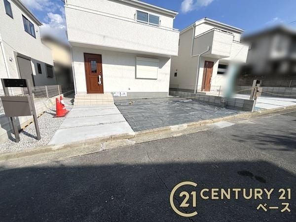 リーブルガーデン泉台 ２号棟 ／新築一戸建の駐車場|■現地撮影写真■広々とした駐車スペースを完備！