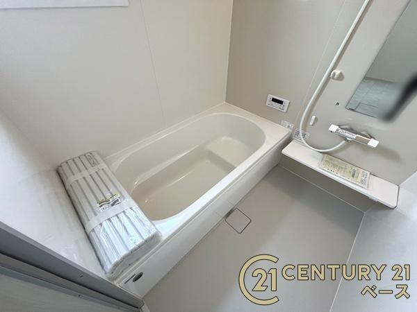 リーブルガーデン泉台 ２号棟 ／新築一戸建の浴室|■現地撮影写真■ゆったりしたサイズの浴室！足を伸ばしての入浴は疲れも癒してくれます！