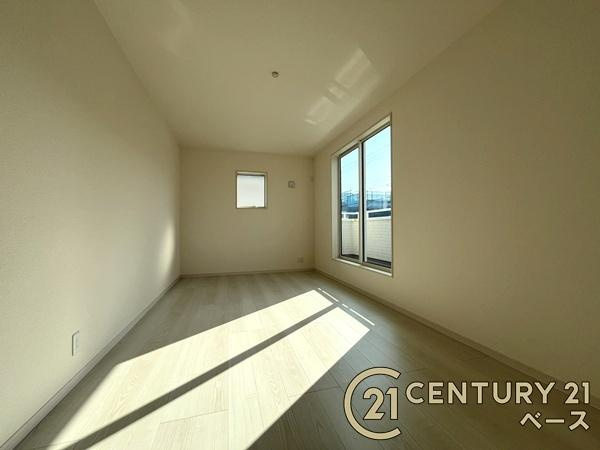 リーブルガーデン泉台 ２号棟 ／新築一戸建の洋室|■現地撮影写真■明るい雰囲気の洋室です！