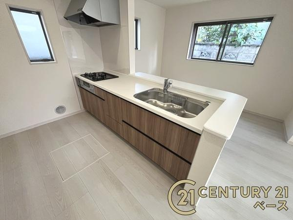 リーブルガーデン泉台 ３号棟 ／新築一戸建のキッチン|■現地撮影写真■家族とのコミュニケーションがとりやすい人気のカウンターキッチン！