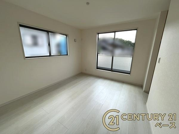 リーブルガーデン泉台 ３号棟 ／新築一戸建の洋室|■現地撮影写真■明るい雰囲気の洋室です！