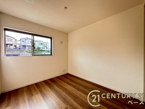 リーブルガーデン龍田 ２号棟 ／新築一戸建の内観：施工例|■玄関横には便利な可動棚を完備！■