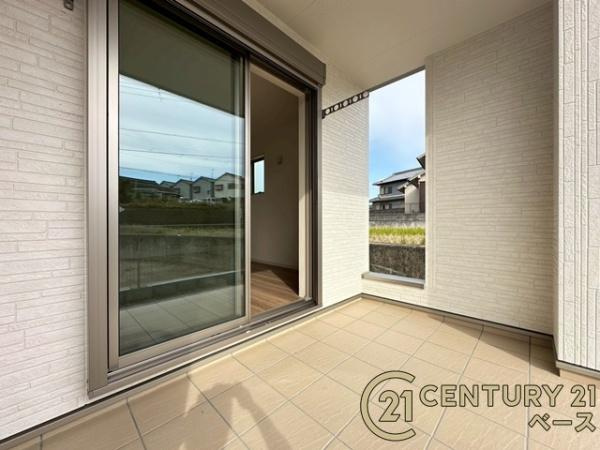 リーブルガーデン龍田 ２号棟 ／新築一戸建のバルコニー|■現地撮影写真■日当たりのよい広々とした南向きバルコニー！洗濯物もよく乾きます！