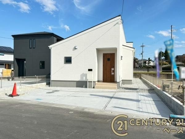 リーブルガーデン龍田 ２号棟 ／新築一戸建の駐車場|■現地撮影写真■駐車スペース３台分完備！