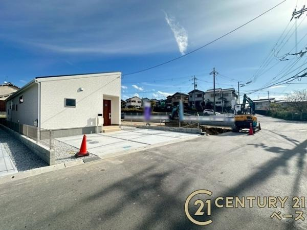 リーブルガーデン龍田 ２号棟 ／新築一戸建の前面道路含む現地写真|■現地撮影写真■敷地と道路の高低差が少なく駐車もスムーズです！