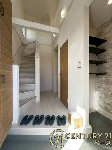 大和郡山市九条町 ／新築一戸建の内装|■現地撮影写真■こちらは玄関から見た廊下部分です！