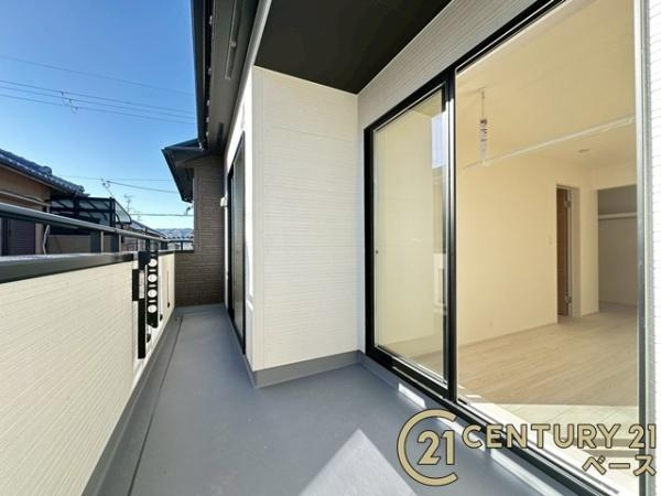 大和郡山市九条町 ／新築一戸建のバルコニー|■現地撮影写真■日当たりのよいバルコニー！洗濯物もよく乾きます！
