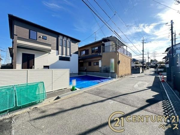 大和郡山市九条町 ／新築一戸建の前面道路含む現地写真|■現地撮影写真■敷地と道路の高低差が少なく駐車もスムーズです！