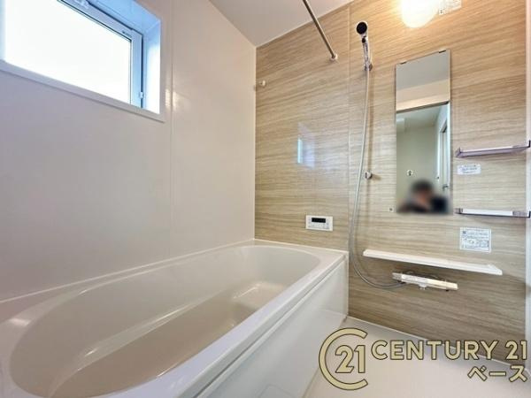 大和郡山市九条町 ／新築一戸建の浴室|■現地撮影写真■浴室暖房乾燥機を完備！ゆったりした浴槽での入浴は疲れも癒してくれます！