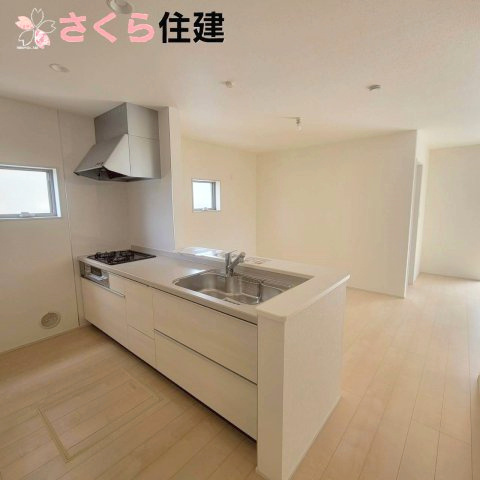 第1下野石橋　2号棟のキッチン|対面式のキッチンは家族との会話を楽しみながらお料理が作れます♪