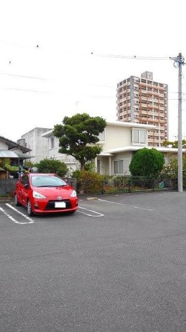 シャン　プラースＡの駐車場