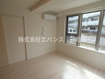  | メルヴェール コリーヌ