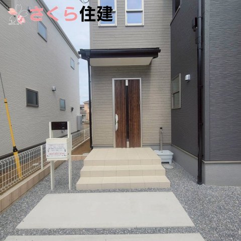 第1下野石橋　3号棟の玄関|ゆとりのあるエントランスになっています♪