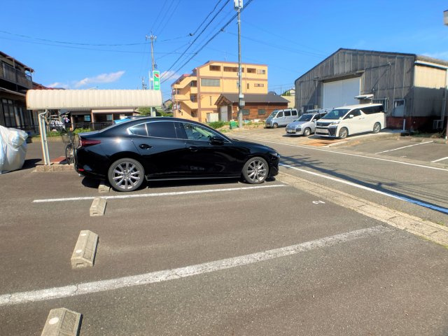 ボンジュール追分の駐車場