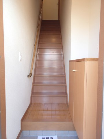 ボンジュール追分の玄関|別部屋同一間取りのお写真となります。