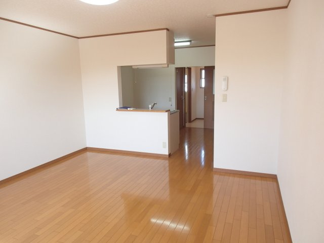 ボンジュール追分の居間・リビング|別部屋同一間取りのお写真となります。