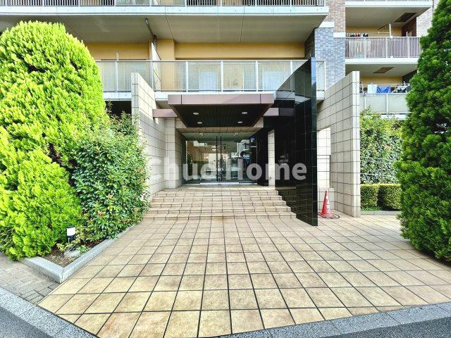 ジェイパーク北千住モナクレイスのエントランス|【エントランス】マンションのエントランスは、その物件の印象を決める、顔とも言える場所です。毎日通る場所ですからきれいなのが一番です。