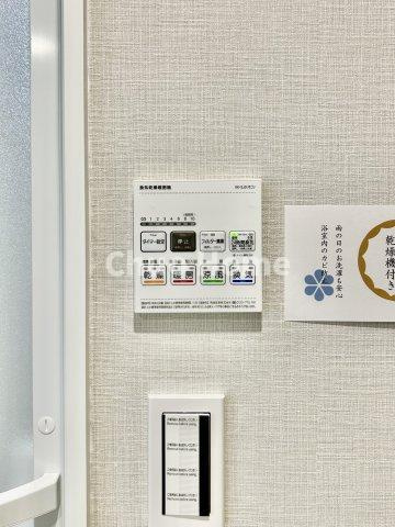 ジェイパーク北千住モナクレイスの内装|【浴室乾燥機】暖房・冷風・換気・乾燥が可能です。毎日を快適に過ごせるうれしい機能が揃っています。雨の日の洗濯物も安心です。