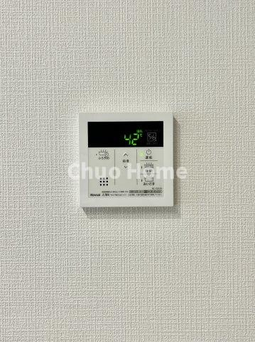 ジェイパーク北千住モナクレイスの発電・温水設備|【給湯リモコン】外での一日を忘れさせてくれるオートバス機能でお好みの湯量・温度に調整された浴槽。