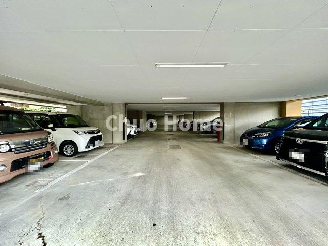 ジェイパーク北千住モナクレイスの駐車場|【敷地内駐車場】最新の空き状況や費用などの詳細は担当スタッフまでお問い合わせください。