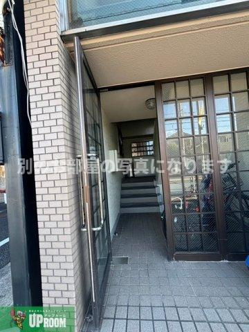 春日井市鳥居松町８丁目の賃貸マンションのエントランス