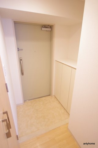 ES-Grande江坂公園　仲介手数料無料の玄関