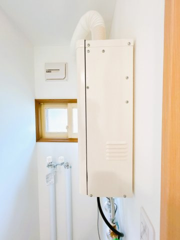 【発電・温水設備】 | 北見市東相内町６５１番地２１　中古売家 | 【リフォーム済】給湯器は新品に交換致しました。自身で交換するとそれなりに費用がかかるので新品だと安心です。
