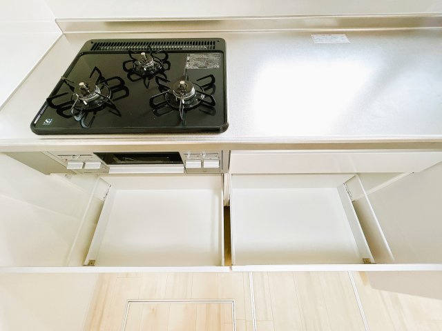 【キッチン】 | 北見市東相内町６５１番地２１　中古売家 | 【リフォーム済】キッチンの収納です。